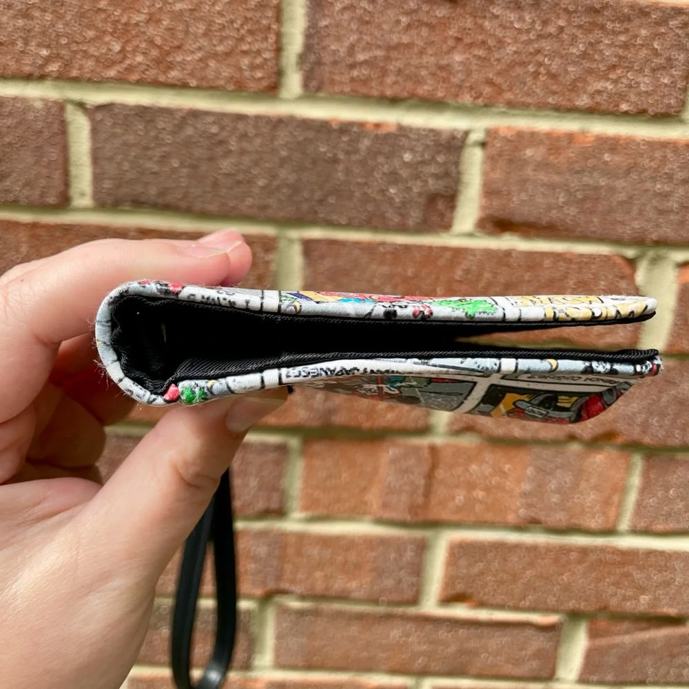 Disney Parks Wristlet Comic Style Mickey and Minnie Mouse - Very Good Condition - Picture 7 of 16